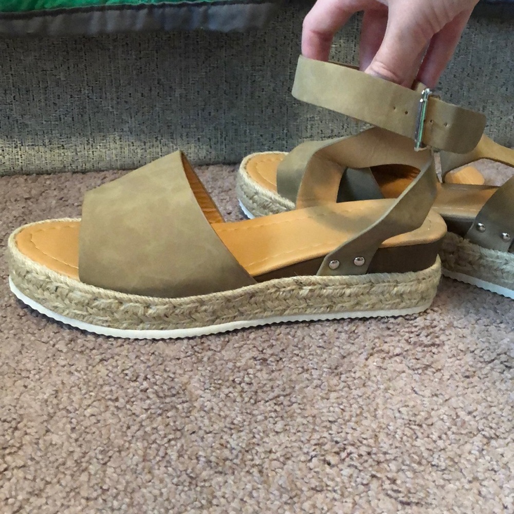 Espadrille platform sandals
